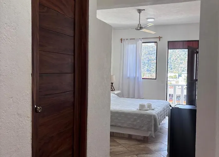 Hotel Rincon Madera Zihuatanejo